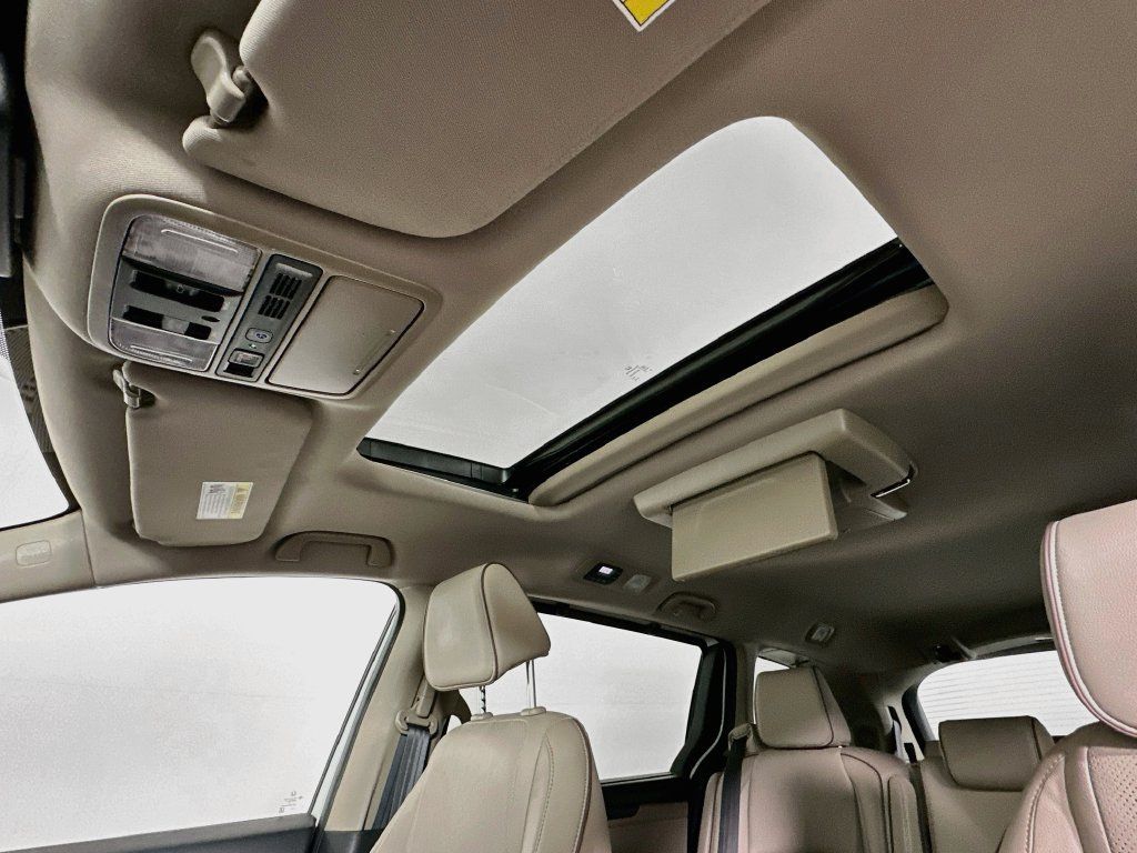 Used 2022 Honda Odyssey Elite image 11