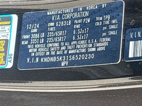 Used 2025 Kia Carnival FWD image 34