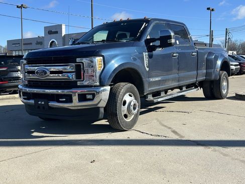 Used 2019 Ford F350 XLT w/ XLT Premium Package image 2