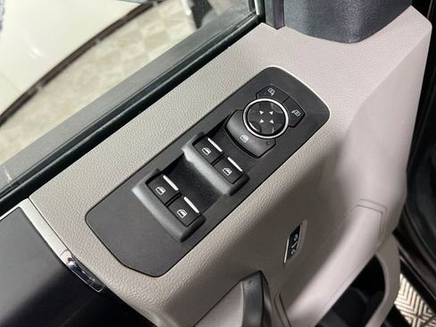 Used 2020 Ford F150 XLT image 12