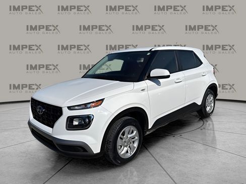 Used 2025 Hyundai Venue SE image 1