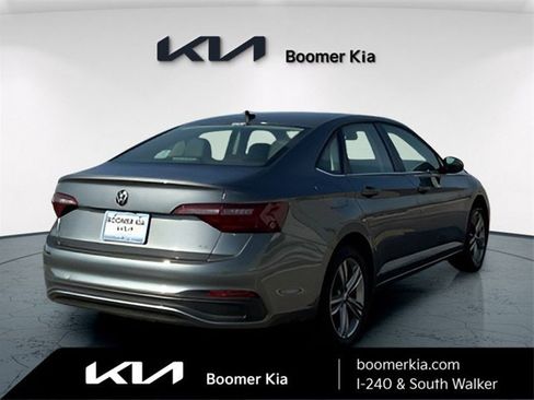 Used 2024 Volkswagen Jetta SE image 5