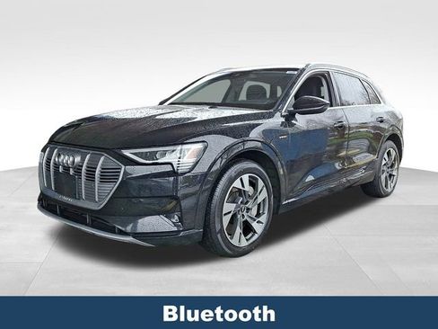 Used 2021 Audi e-tron Premium image 4