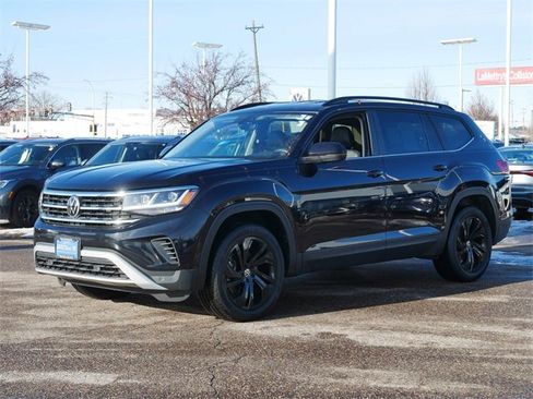 Used 2022 Volkswagen Atlas SE w/ Black Wheel Package image 3