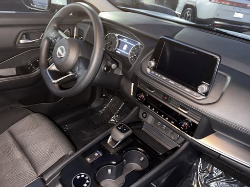 Used 2024 Nissan Rogue SV image 20