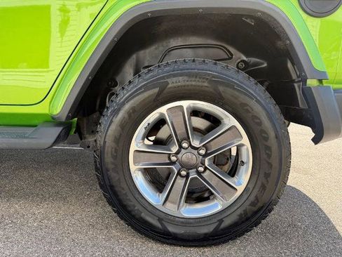 Used 2018 Jeep Wrangler Unlimited Sahara AWD/4WD image 11