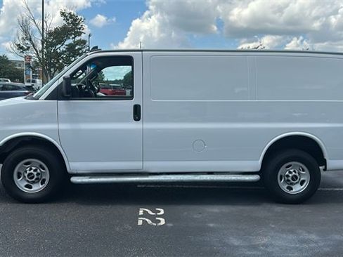 Used 2023 GMC Savana 2500 w/ Driver Convenience Package image 4