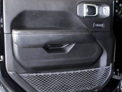 Used 2019 Jeep Wrangler Unlimited Sahara image 17