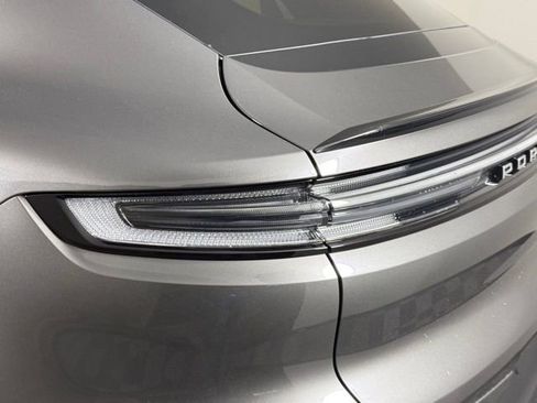 Certified 2025 Porsche Cayenne 3.0T image 16