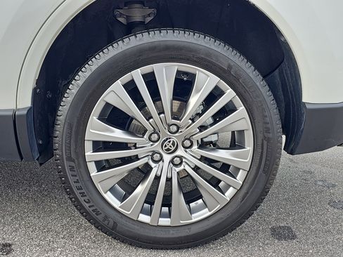 Used 2021 Toyota Venza XLE w/ Softex Package image 31