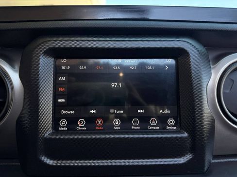 Used 2019 Jeep Wrangler Sport AWD/4WD image 11