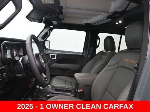 Used 2025 Jeep Gladiator Mojave w/ Convenience Group image 15