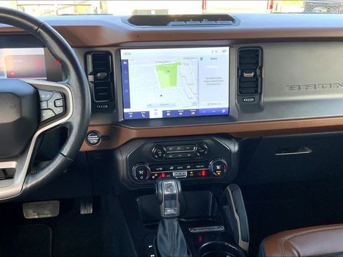 Used 2024 Ford Bronco Outer Banks image 6
