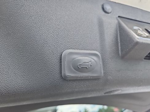 Used 2011 GMC Acadia Denali FWD image 7