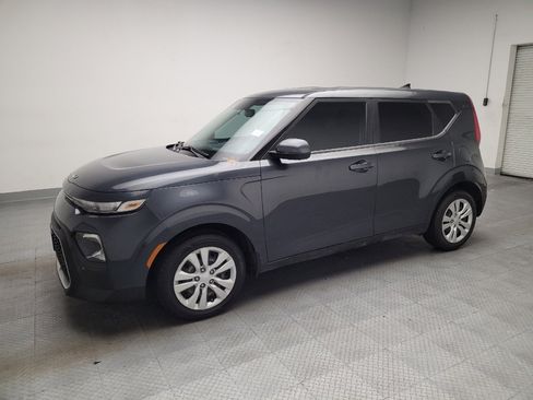 Used 2022 Kia Soul LX FWD image 2