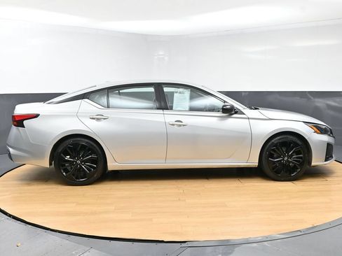 Used 2024 Nissan Altima 2.5 SR FWD image 8