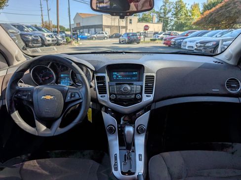 Used 2015 Chevrolet Cruze LT image 14