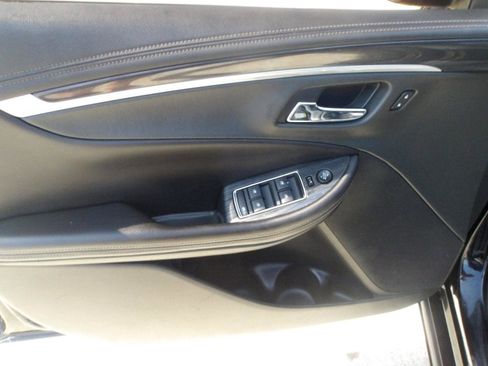 Used 2019 Chevrolet Impala LT FWD image 18