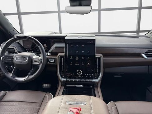 Used 2025 GMC Yukon XL Denali Ultimate w/ LPO, Floor Liner Package AWD/4WD image 19