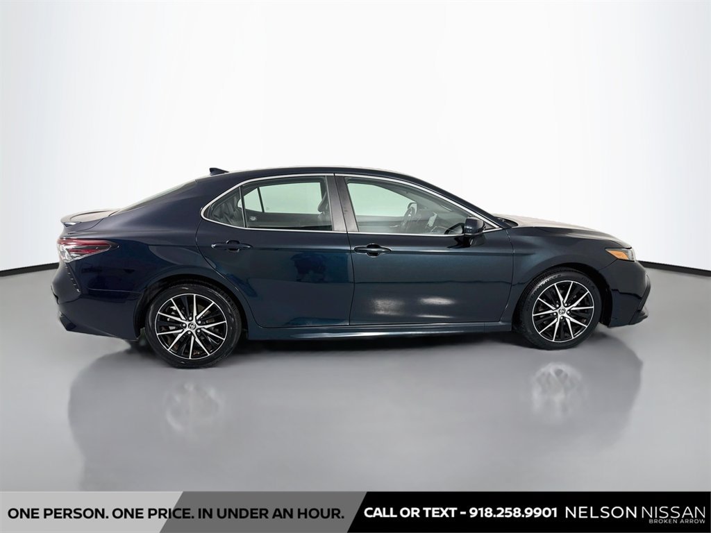 Used 2021 Toyota Camry SE FWD image 4
