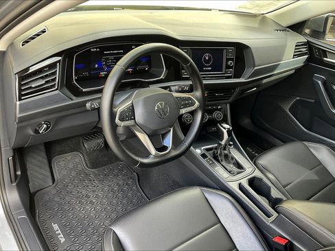 Certified 2024 Volkswagen Jetta SE image 14