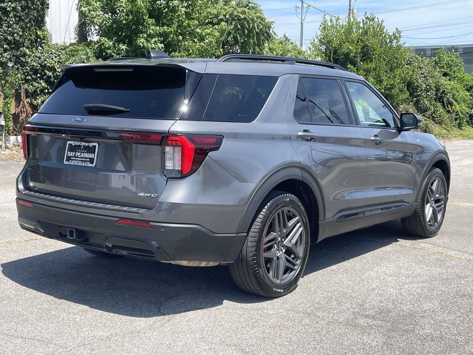 Used 2025 Ford Explorer ST-Line w/ ST-Line Street Pack AWD/4WD image 3