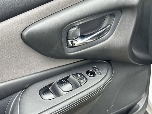 Used 2023 Nissan Murano SV image 18