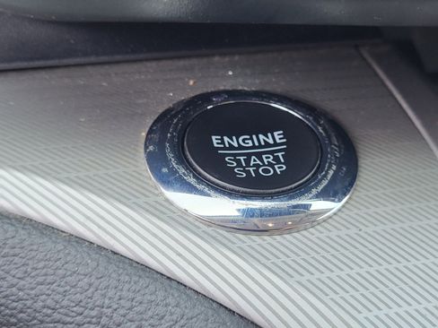 Certified 2022 Ford Explorer XLT w/ Equipment Group 202A image 24