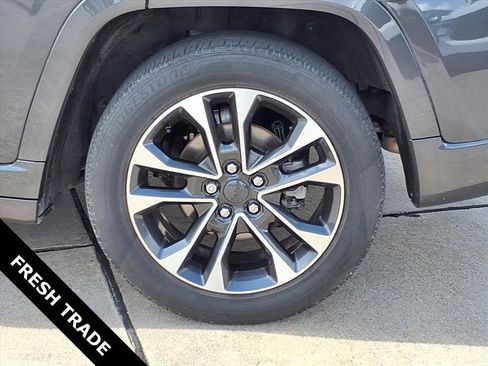 Used 2022 Jeep Grand Cherokee Overland w/ Luxury Tech Group IV image 30