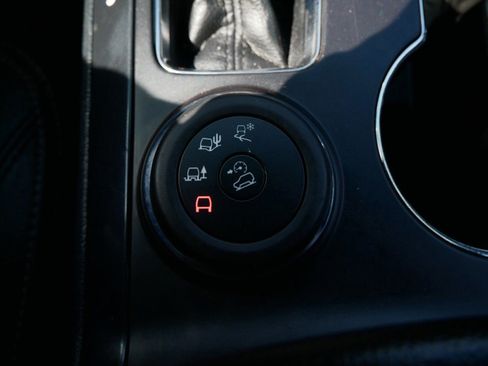 Used 2016 Ford Explorer Limited image 19