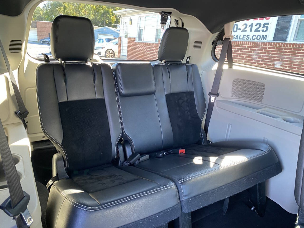 Used 2018 Dodge Grand Caravan SXT FWD image 27