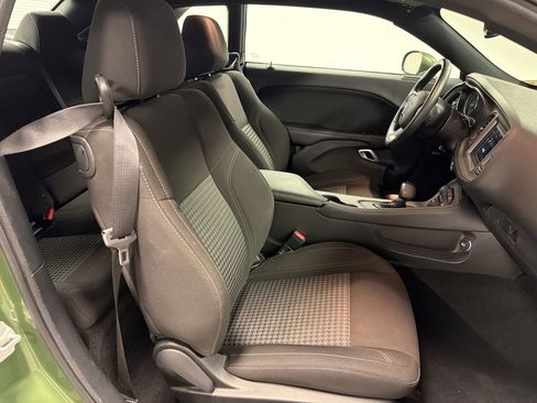 Used 2023 Dodge Challenger SXT RWD image 31