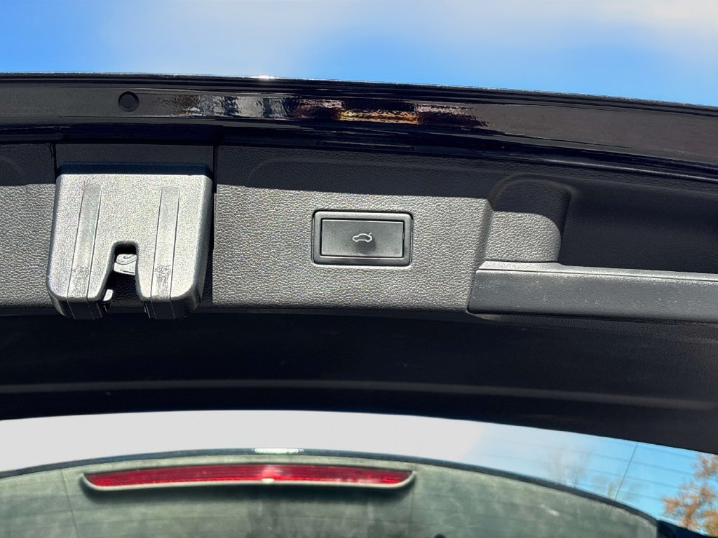 Certified 2024 Volkswagen Atlas SEL AWD/4WD image 17
