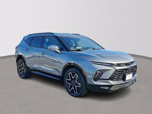 Used 2025 Chevrolet Blazer RS w/ Driver Confidence II Package AWD/4WD image 3