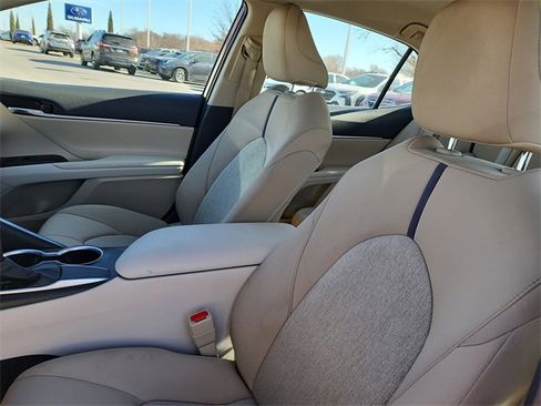 Used 2021 Toyota Camry LE w/ Convenience Package image 12