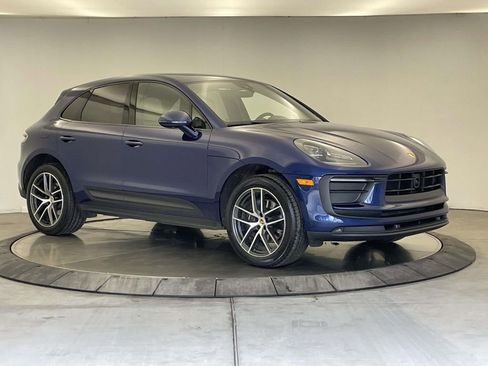 Certified 2025 Porsche Macan AWD/4WD image 9
