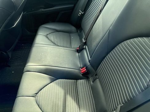 Used 2020 Toyota Camry SE image 9