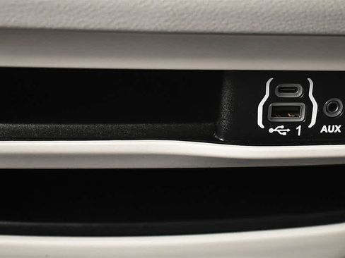 Used 2023 Chrysler Voyager LX FWD image 21
