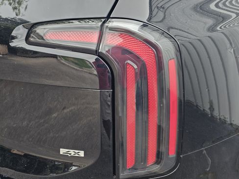 Used 2023 Kia Telluride SX Prestige AWD/4WD image 16