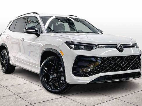 New 2026 Volkswagen Tiguan SE R-Line image 2