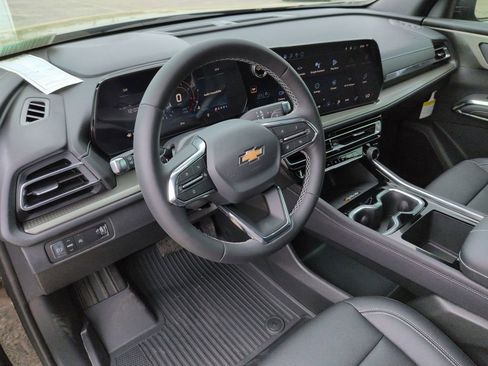 New 2026 Chevrolet Traverse LT w/ Sun and Wheel Package FWD image 32
