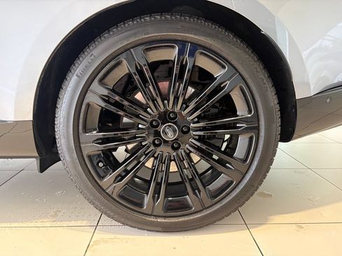 Used 2025 Land Rover Range Rover SE AWD/4WD image 11