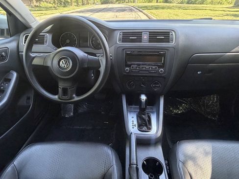Used 2014 Volkswagen Jetta SE FWD image 16