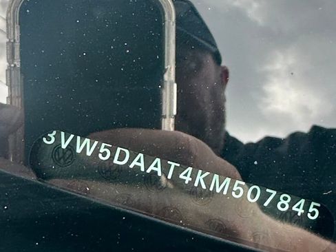 Used 2019 Volkswagen Beetle 2.0T SE image 4