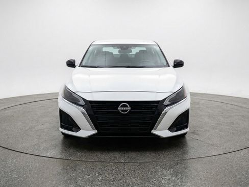 Used 2025 Nissan Altima 2.5 SV image 2