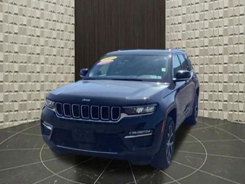 Certified 2023 Jeep Grand Cherokee Limited w/ Luxury Tech Group II AWD/4WD image 10