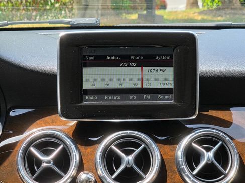 Used 2014 Mercedes-Benz CLA 250 image 23