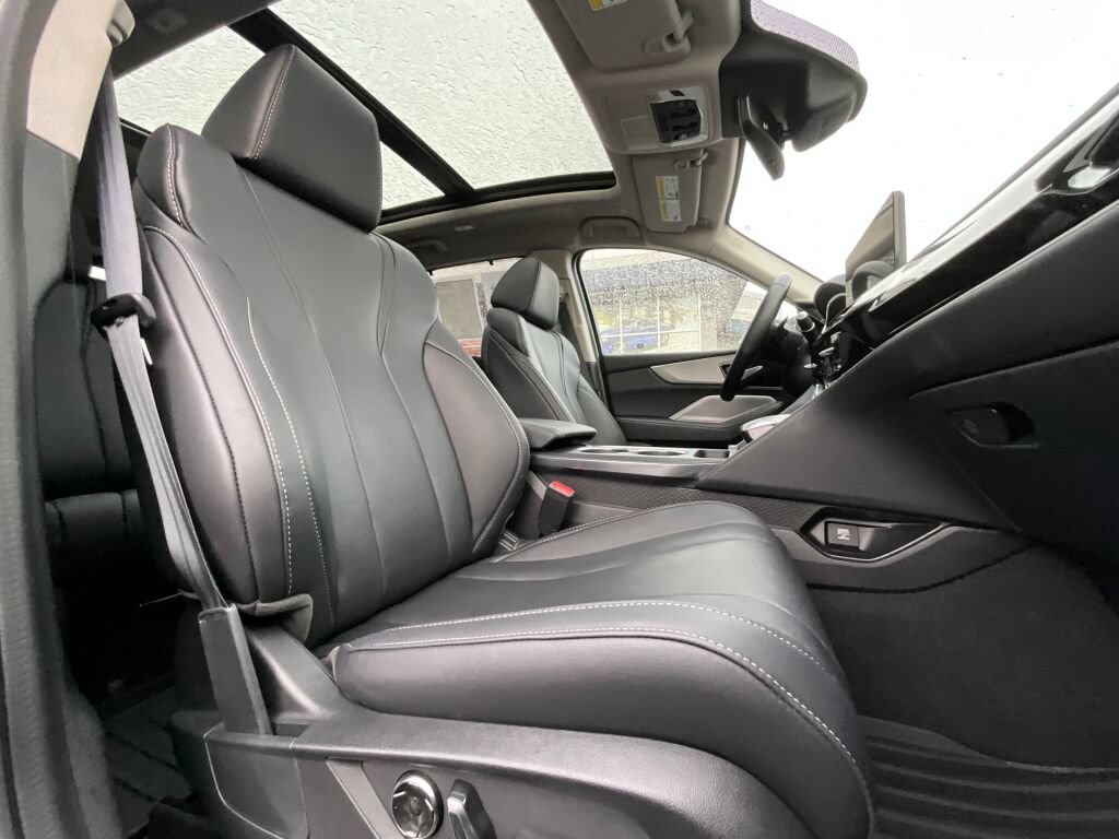 Certified 2026 Acura MDX w/ Technology Package FWD image 11