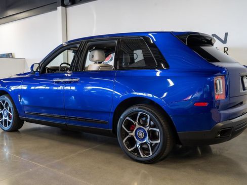 Used 2021 Rolls-Royce Cullinan Black Badge image 32