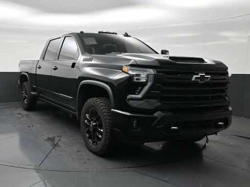 Used 2026 Chevrolet Silverado 2500 High Country w/ High Country Premium Package AWD/4WD image 7